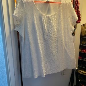 Women’s white top